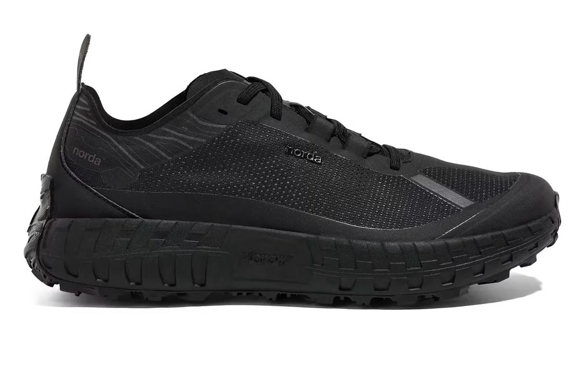 NORDA 001A | UNISEX | Stealth Black