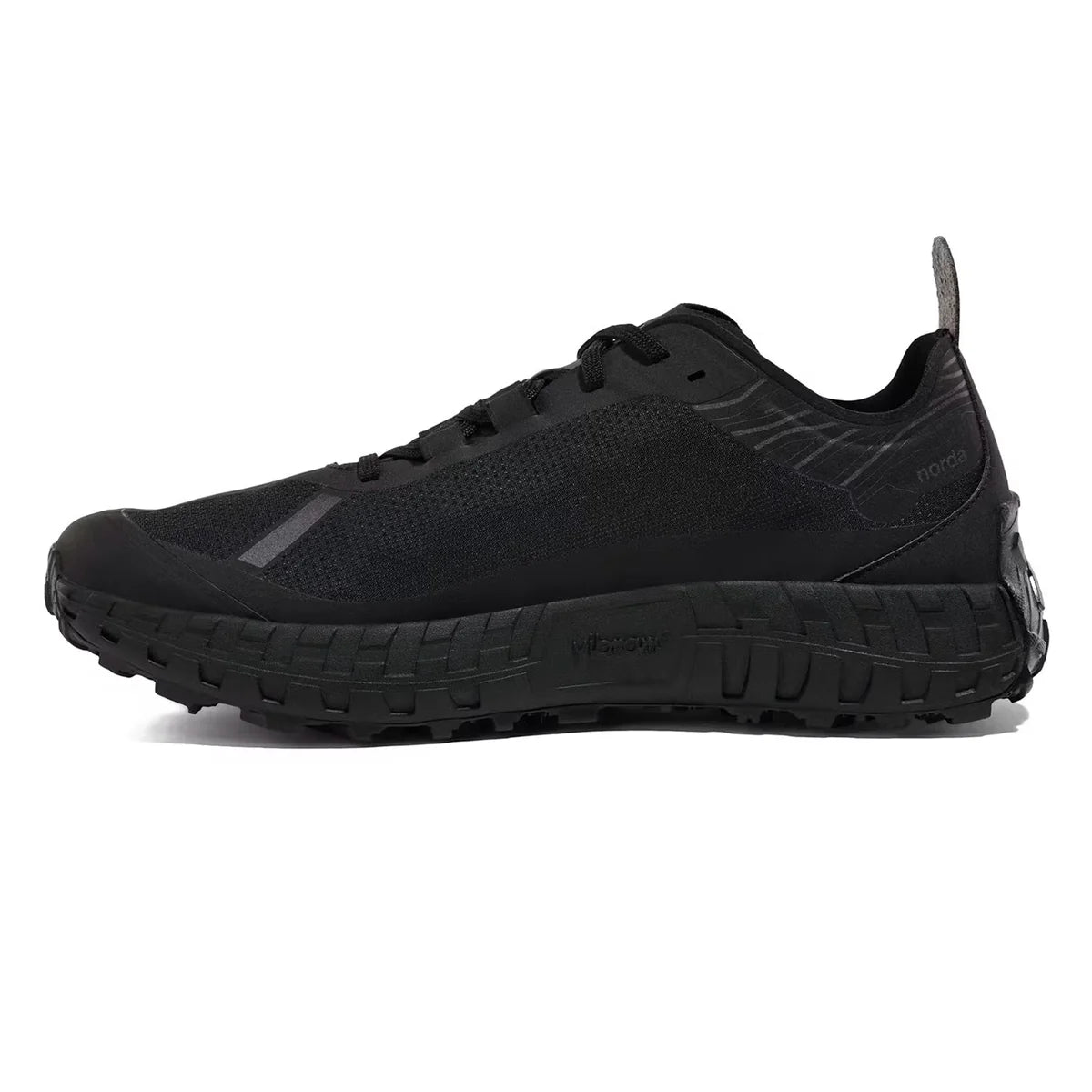 NORDA 001A | UNISEX | Stealth Black